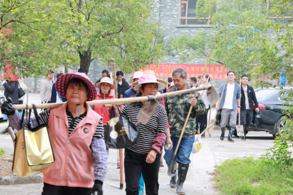 赤盈配资 从化区水务局牵头开展西向村灌渠清淤疏浚行动